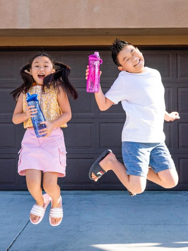 Pogo Plastic Water Bottle with Chug Lid and Carry Handle, Reusable, BPA Free, Dishwasher Safe, Perfect for Travel, School, Outdoors, and Gym | 18oz, 32oz, 40oz, 64oz