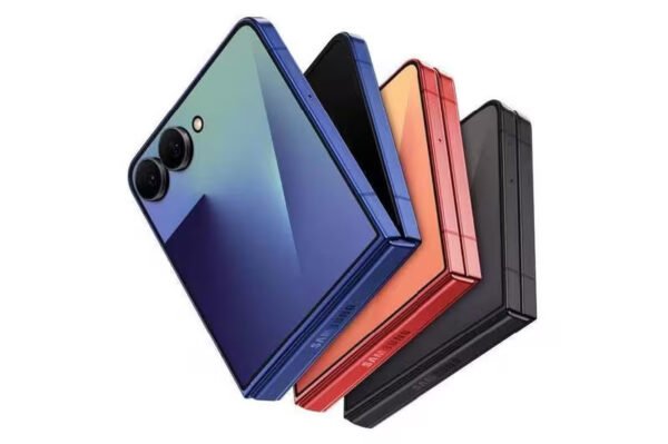 SAMSUNG Galaxy Z Flip7 5G 12 GB RAM AI Smartphone Dual-Sim Android