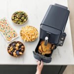 Аерофритюрниця Ninja Double Stack XL, оснащена розумною системою приготування їжі, має об'єм 9,5 літрів і виготовлена ​​компанією Cyber ​​​​Space.